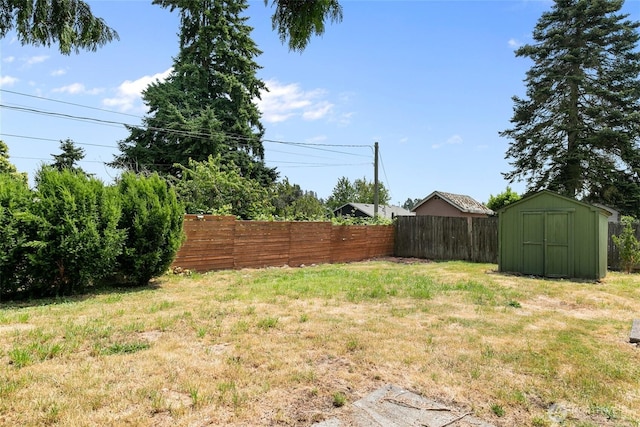 19410 10th Ave S, Des Moines, WA 98148 - view of yard featuring a shed