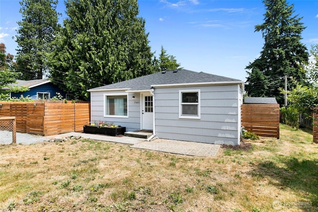 19410 10th Ave S, Des Moines, WA 98148 - view of front of home featuring roof with shingles