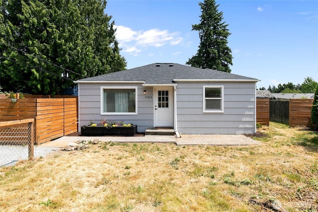 19410 10th Ave S, Des Moines, WA 98148 - bungalow featuring a fenced backyard and roof with shingles