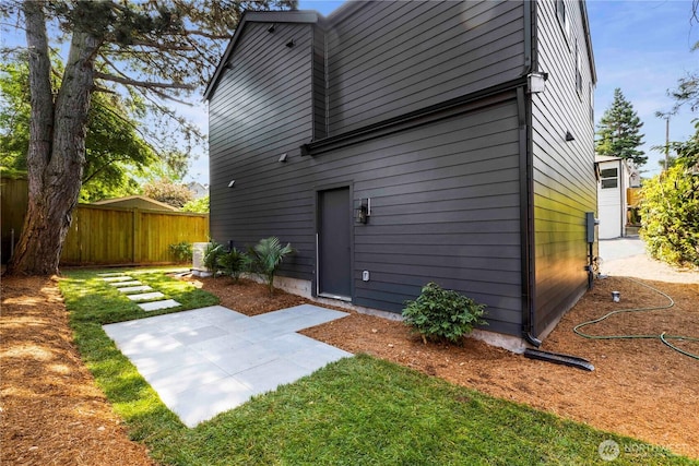 826 NE 95th St, Seattle, WA 98115 - back of house with a patio area