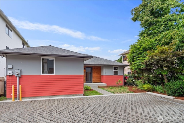 1600 11th Ave S, Seattle, WA 98134 - view of front of property featuring a shingled roof