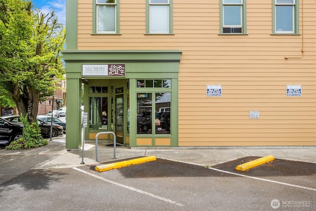 842 Washington St Unit 204, Port Townsend, WA 98368 - entrance to property featuring uncovered parking