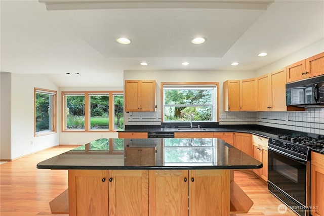 2804 18th St SE, Puyallup, WA 98374 - kitchen featuring black appliances, decorative backsplash, light wood finished floors, and recessed lighting