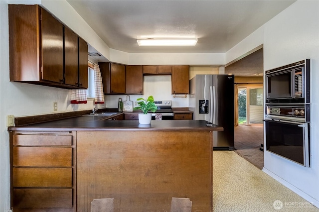 913 Woodlawn, Walla Walla, WA 99362 - kitchen with black appliances, dark countertops, and a peninsula