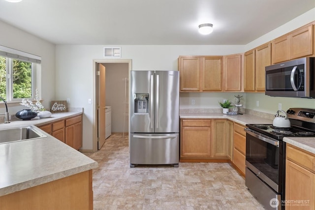 33036 42nd Ave S, Federal Way, WA 98001 - kitchen featuring stainless steel appliances, light countertops, and washer / clothes dryer