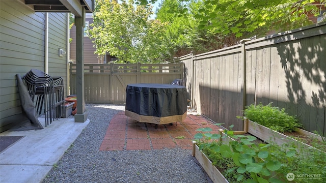 4650 NE 3rd Ln Unit F1, Renton, WA 98059 - fenced backyard with a garden and a patio