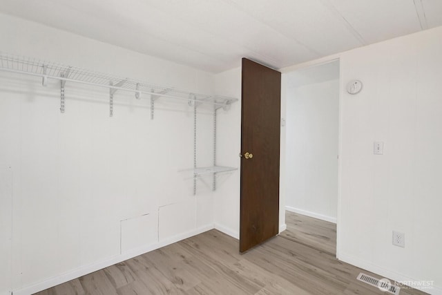 6219 Shamrock Rd, Maple Falls, WA 98266 - walk in closet with light wood-style flooring