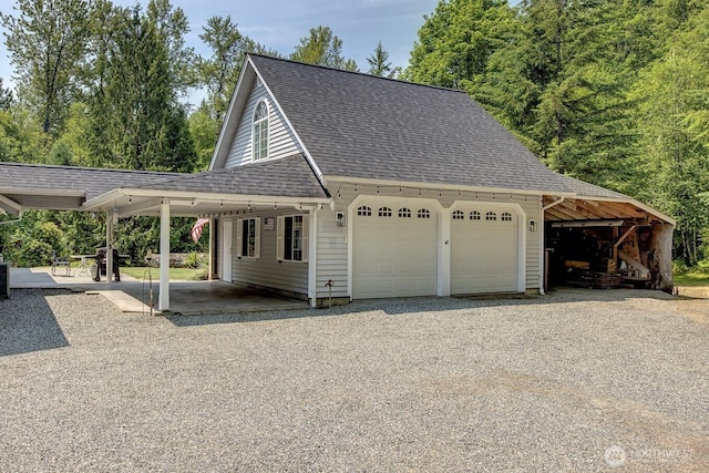 2829 Lake Langlois Rd NE, Carnation, WA 98014 - garage with driveway