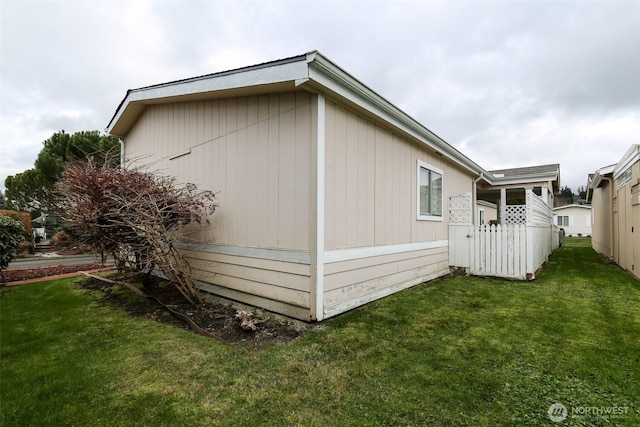 2610 E Section St Unit 85, Mount Vernon, WA 98274 - view of side of property with a lawn