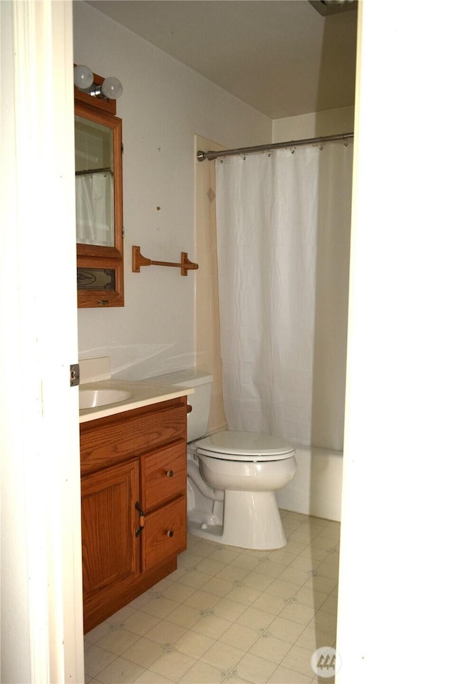 81 Ridge Pl, Sequim, WA 98382 - bathroom featuring vanity and curtained shower