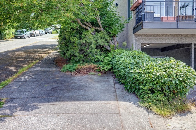 303 N 44th St Unit 105, Seattle, WA 98103 - view of yard with a balcony