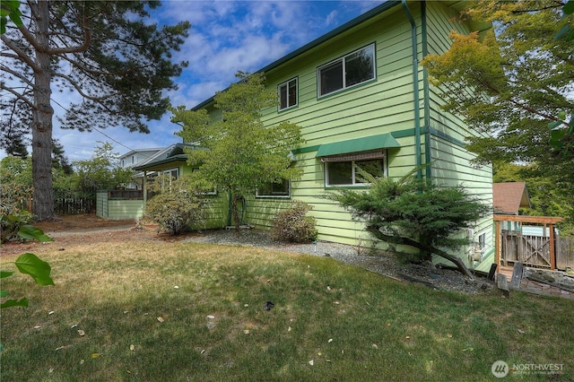 3701N Whitman St, Tacoma, WA 98407 - rear view of house with a yard