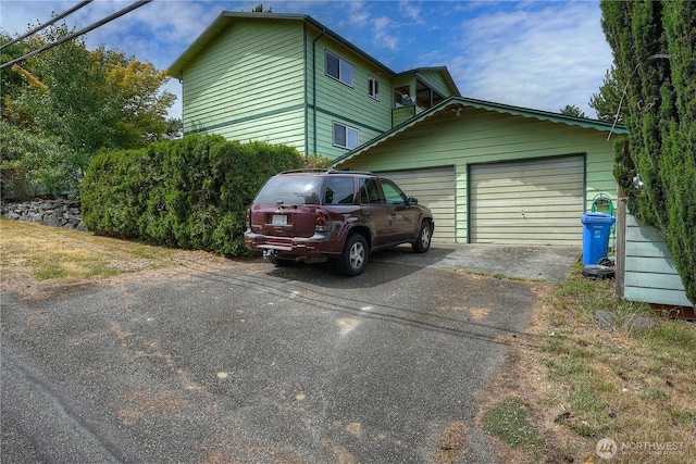 3701N Whitman St, Tacoma, WA 98407 - view of side of home with a garage and asphalt driveway