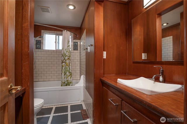 3701N Whitman St, Tacoma, WA 98407 - full bath featuring vanity and shower / bath combination with curtain