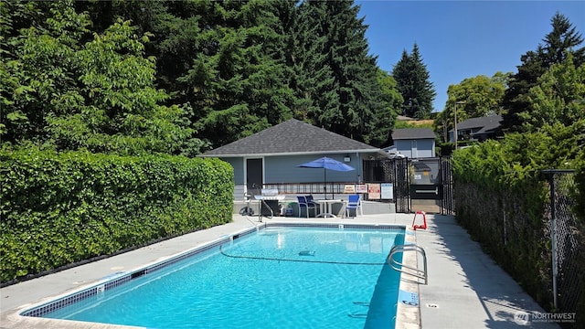 1040 Columbia River Dr Unit 1, Vancouver, WA 98664 - community pool featuring a patio area