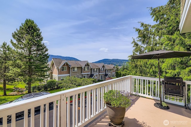 23120 SE Black Nugget Rd Unit D1, Issaquah, WA 98029 - balcony featuring a mountain view and a residential view