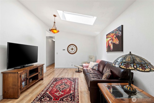 71 Blue Grade Rd, East Wenatchee, WA 98802 - living area featuring a skylight, light wood-type flooring, and vaulted ceiling