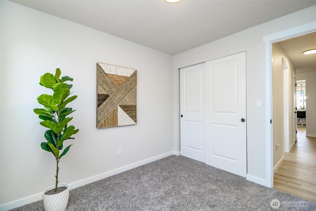 1626 E 59th St, Tacoma, WA 98404 - unfurnished bedroom with carpet floors, a textured ceiling, and a closet