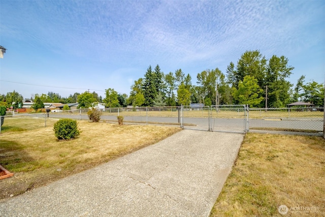 1626 E 59th St, Tacoma, WA 98404 - view of yard with a gate and driveway
