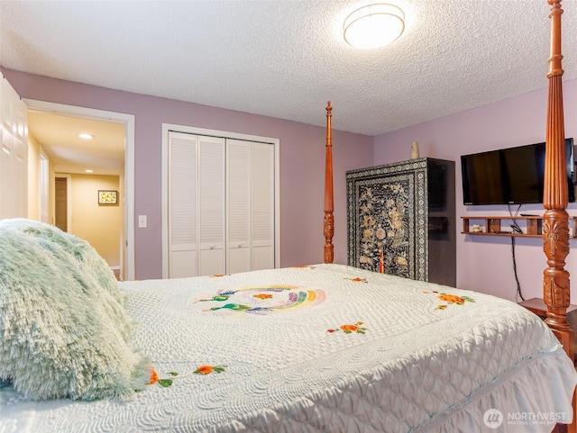 6725 Husky Way SE, Olympia, WA 98503 - bedroom with a closet, a textured ceiling, and recessed lighting