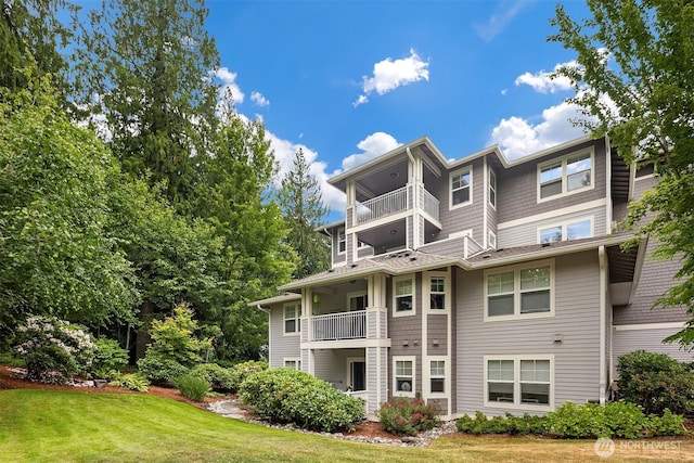 4535 Providence Point Pl SE Unit 202, Issaquah, WA 98029 - back of property featuring a balcony and a yard