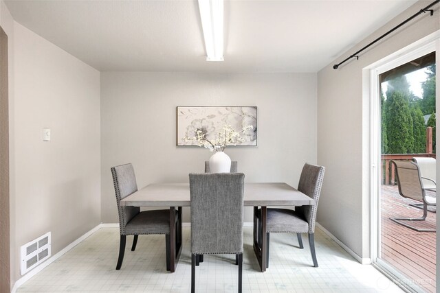 650 Elwell Ave, Darrington, WA 98241 - dining area featuring light floors and baseboards