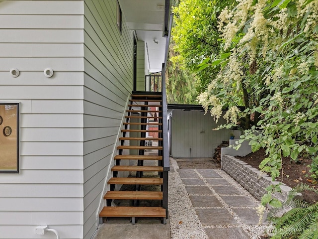 3704 Bells Ln, Langley, WA 98260 - view of stairway
