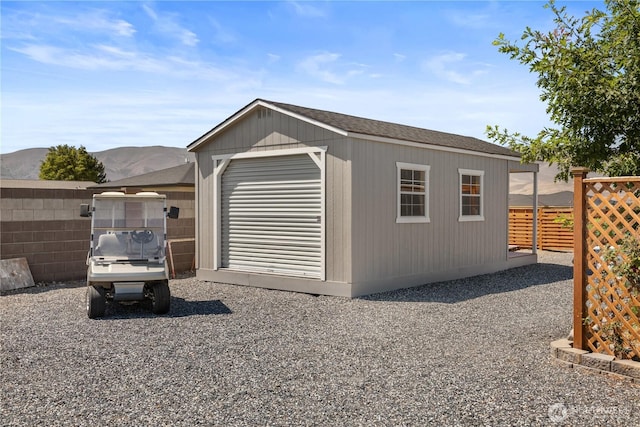 409 Davidson Blvd SW, Mattawa, WA 99349 - garage featuring a mountain view