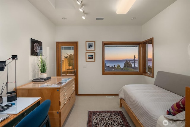 2337 NW 194th Pl, Shoreline, WA 98177 - bedroom featuring track lighting and carpet