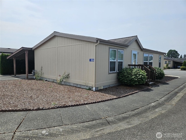 886 Carriage Ct, Sedro Woolley, WA 98284 - view of side of property with a carport