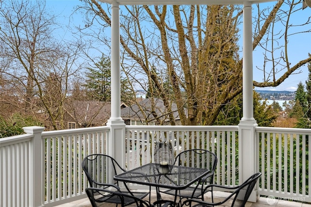 1510 38th Ave E, Seattle, WA 98112 - deck with outdoor dining area