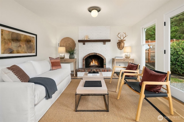 2534 Medina Cir, Medina, WA 98039 - living room featuring a fireplace