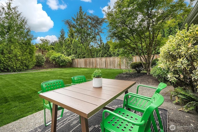 2534 Medina Cir, Medina, WA 98039 - fenced backyard featuring outdoor dining space