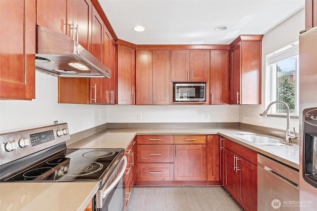 3017 Government Way, Seattle, WA 98199 - kitchen featuring stainless steel appliances, under cabinet range hood, recessed lighting, and light countertops