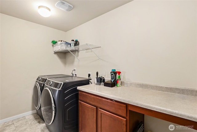 33908 12th Pl SW, Federal Way, WA 98023 - laundry room featuring washer and clothes dryer and a desk