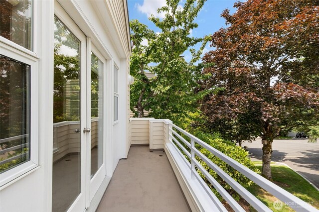 11211 NE 106th Pl, Kirkland, WA 98033 - view of balcony