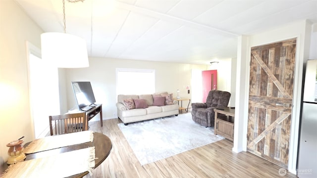 207 Ho Hum Ln, Aberdeen, WA 98520 - living area featuring wood finished floors