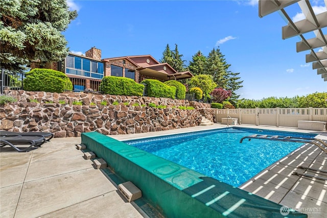3822 School St, Wenatchee, WA 98801 - view of swimming pool featuring a patio area