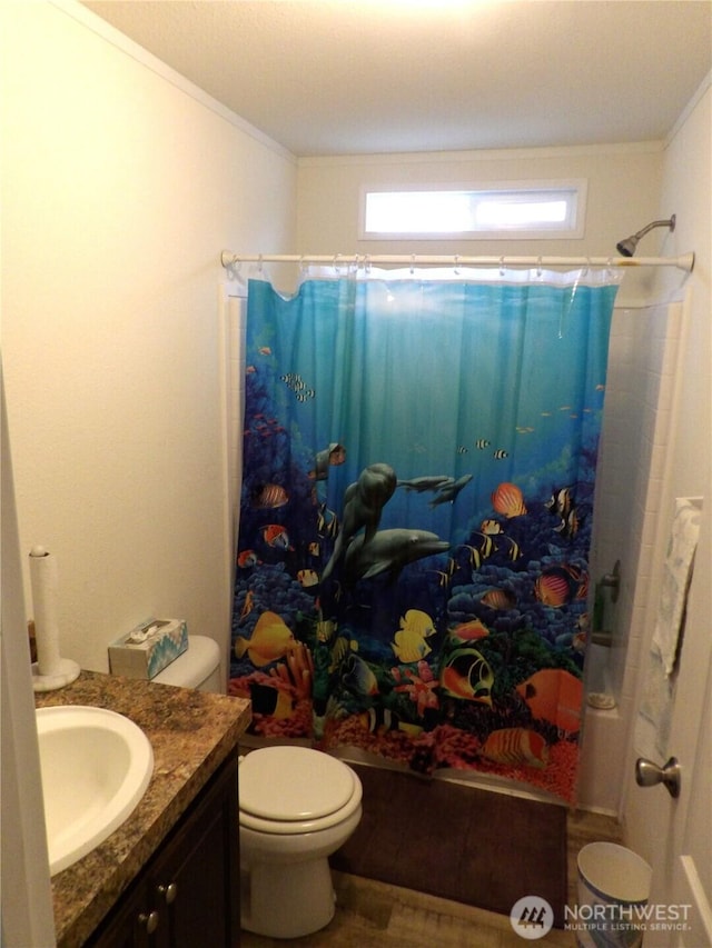 24919 Hoehn Rd Unit 65, Sedro Woolley, WA 98284 - full bath with vanity, a shower with shower curtain, ornamental molding, and wood finished floors