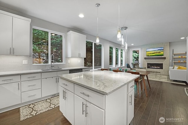 8015 NE 116th Pl, Kirkland, WA 98034 - kitchen featuring dark wood-type flooring, a center island, a fireplace, recessed lighting, and plenty of natural light