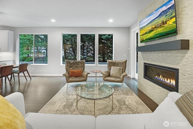 8015 NE 116th Pl, Kirkland, WA 98034 - living area featuring wood finished floors, recessed lighting, and a glass covered fireplace