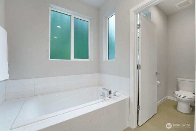 8015 NE 116th Pl, Kirkland, WA 98034 - full bath featuring a garden tub and plenty of natural light