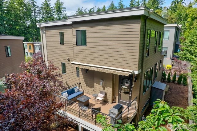 8015 NE 116th Pl, Kirkland, WA 98034 - rear view of property with an outdoor living space