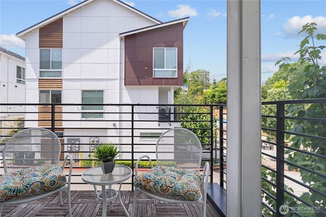 8600 21st Pl NE, Seattle, WA 98115 - view of balcony