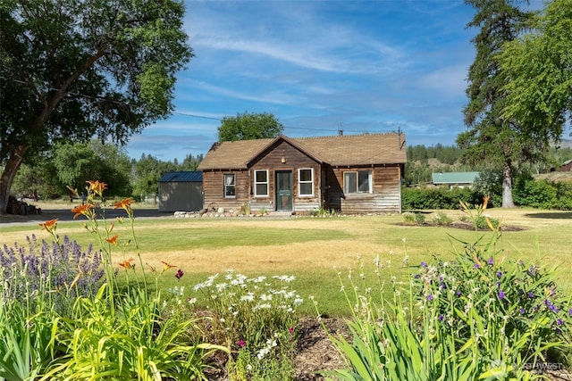 50 Lower Bear Creek Rd, Winthrop, WA 98862 - view of front of house with a front yard and a shingled roof