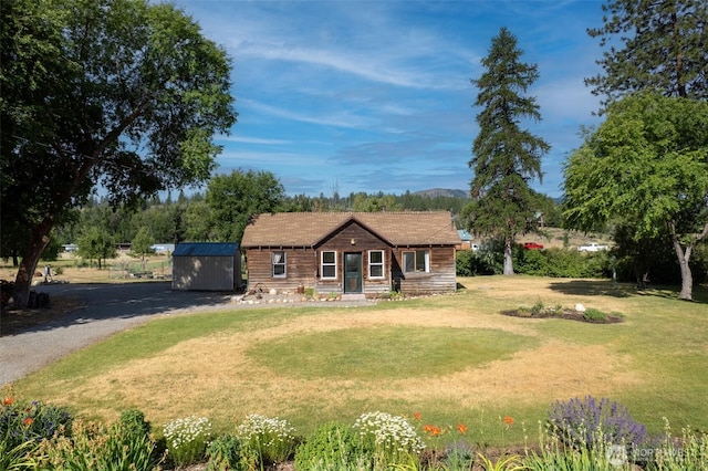 50 Lower Bear Creek Rd, Winthrop, WA 98862 - log cabin with a front lawn, driveway, and a shed