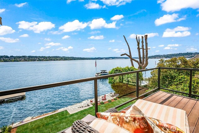 8440 Benotho Pl, Mercer Island, WA 98040 - balcony featuring a water view