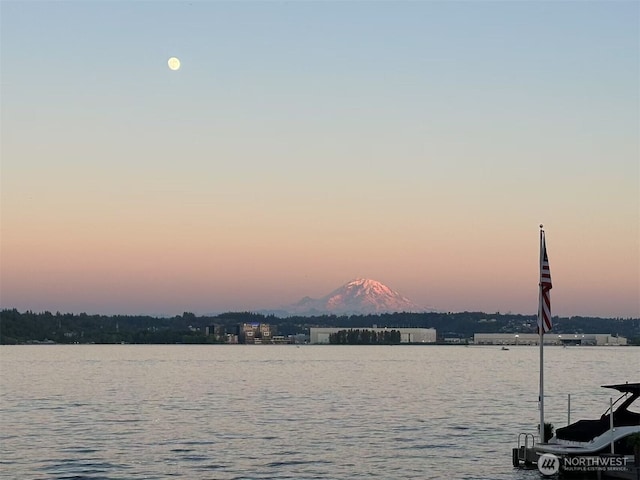 8440 Benotho Pl, Mercer Island, WA 98040 - water view