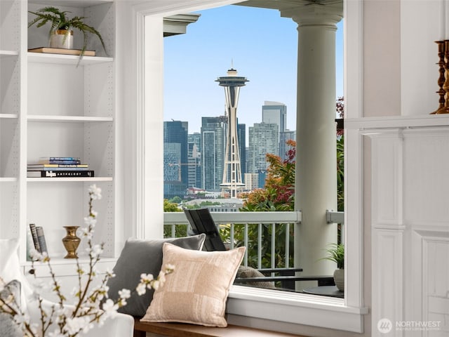 526 W Kinnear Pl, Seattle, WA 98119 - balcony with a skyline view