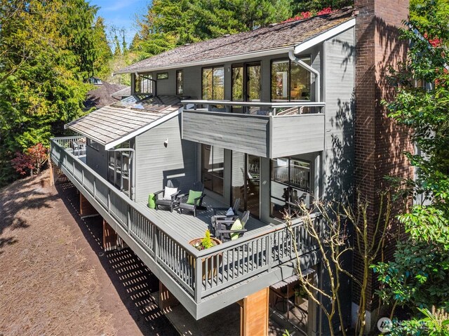 6160 W Mercer Way, Mercer Island, WA 98040 - rear view of property featuring a balcony